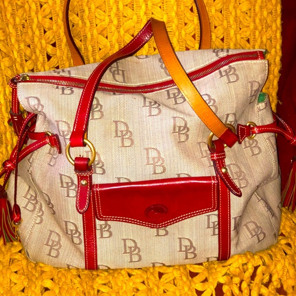 Dooney & Bourke Handbags - CLASSIC D&B 💕
